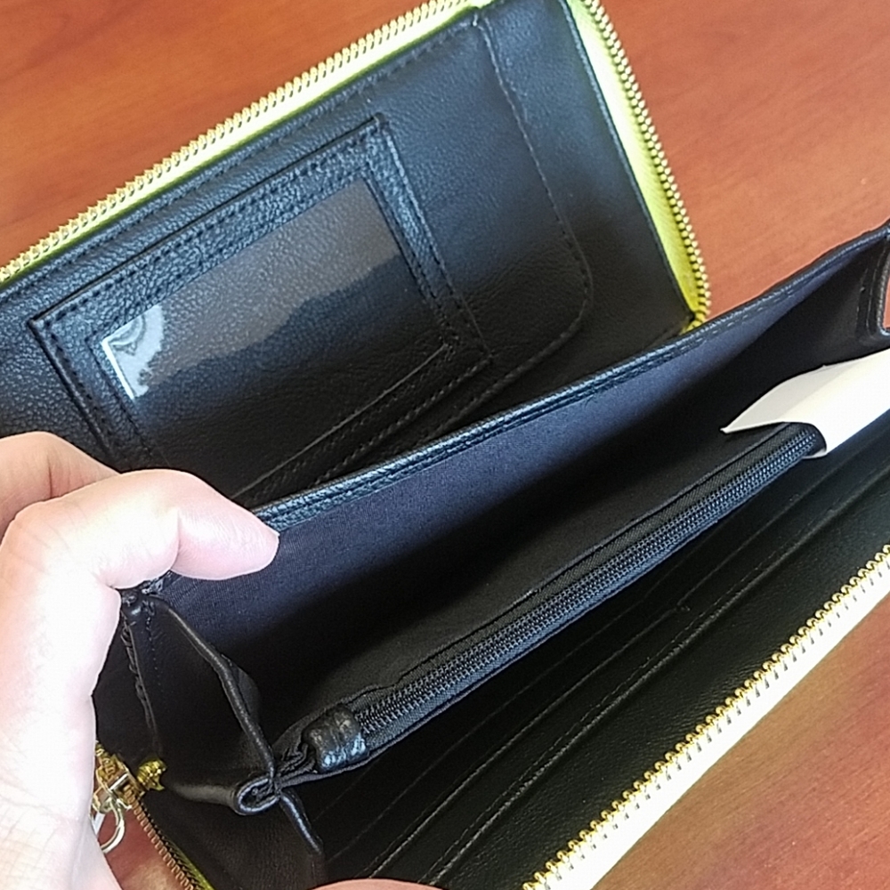 Betsey Johnson bow zip around wallet NWT - Picture 3 of 5